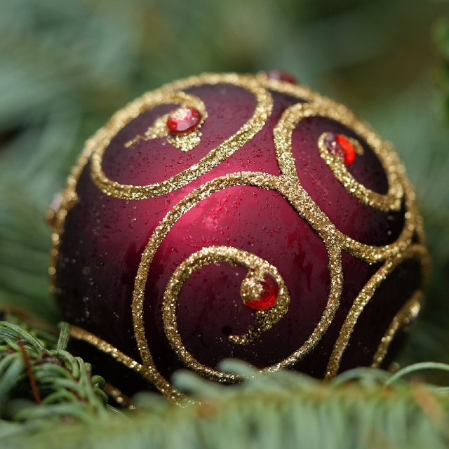 license : https://pixabay.com/ko/photos/%EC%9E%A5%EC%8B%9D-%ED%81%AC%EB%A6%AC%EC%8A%A4%EB%A7%88%EC%8A%A4-%ED%81%AC%EB%A6%AC%EC%8A%A4%EB%A7%88%EC%8A%A4-%EA%B3%B5-6845499/